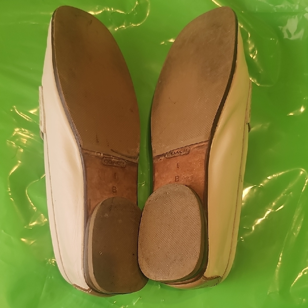 Coach Cream Moccasin-Style Flats with Classic Design - Picture 9 of 17